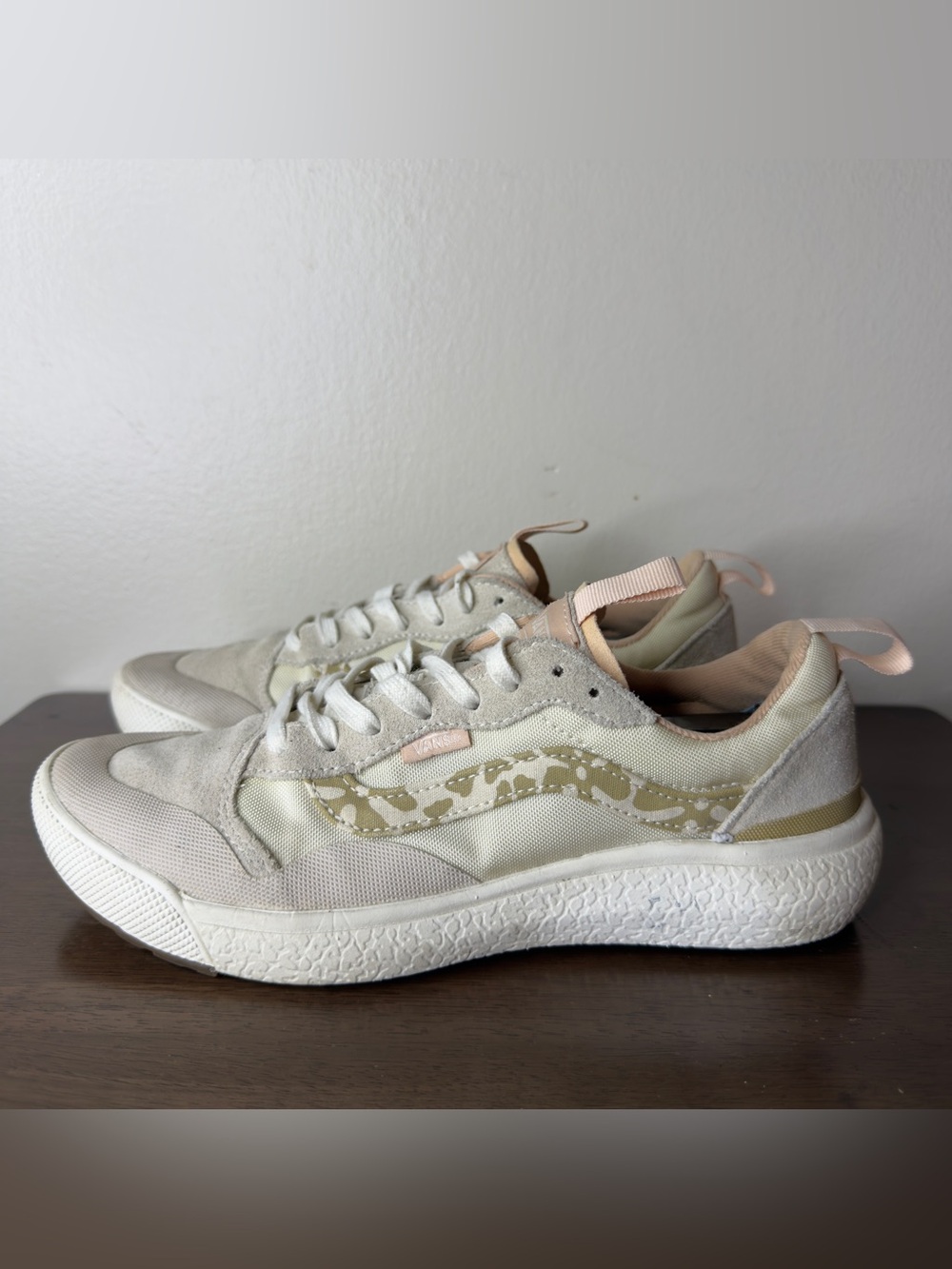 Vans UltraRange EXO SE Groovy Floral Khaki Shoes Sz 9 Womens